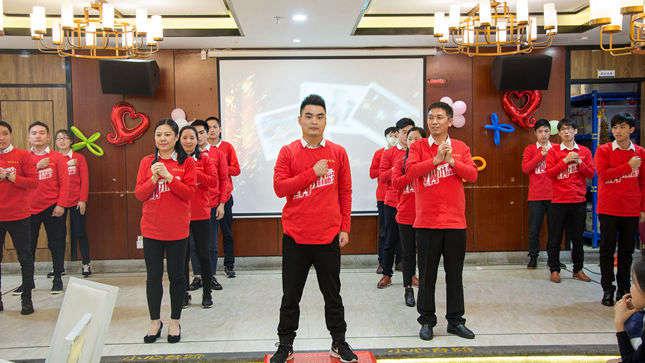 黃洪亮總經(jīng)理的表演節(jié)目 黃洪亮總經(jīng)理的表演節(jié)目