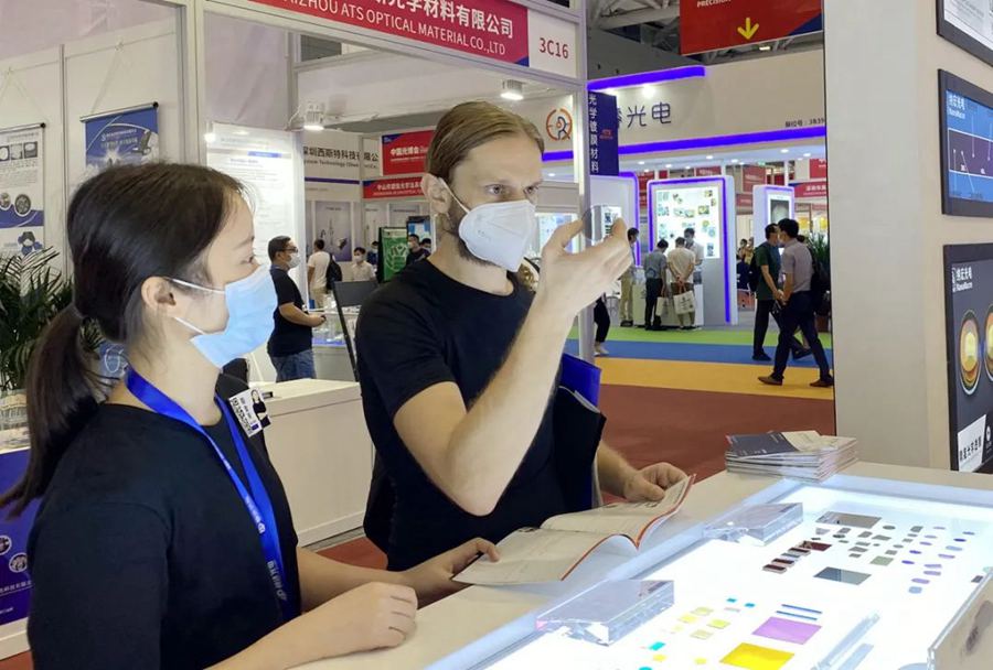 國外客戶看濾光片產品