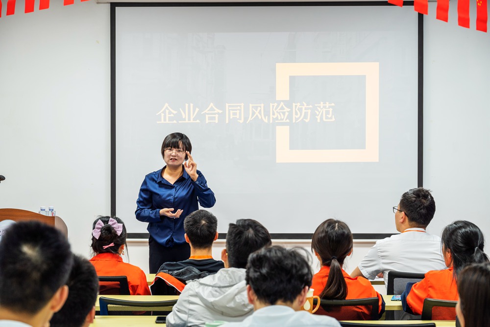 納宏光電的法律培訓(xùn)進(jìn)行中 納宏光電的法律培訓(xùn)進(jìn)行中