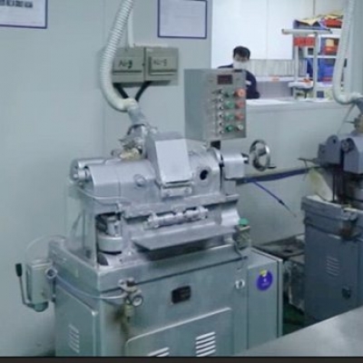 光學(xué)濾光片滾圓仿型工藝實(shí)拍